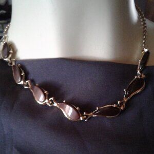 Vintage No Brand Necklace  Gold Tone Brown center piece